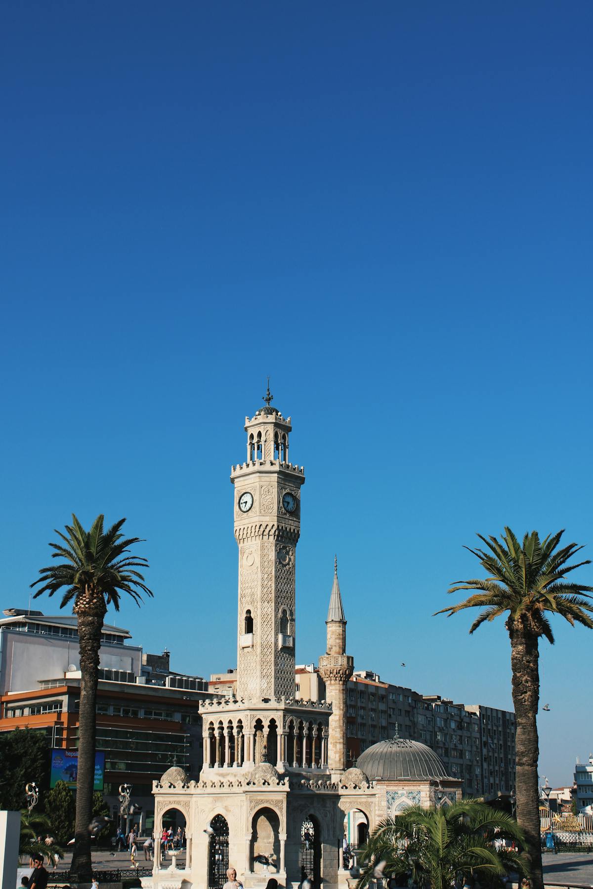 İzmir Alsancak'ta nerede kalınır