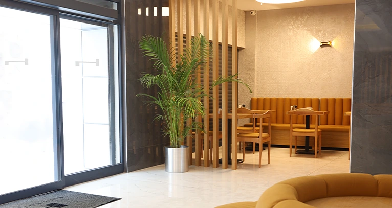 Riva Hotel lobi yemek alanı