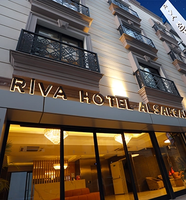 Riva Hotel gece aydınlatmalı cephe