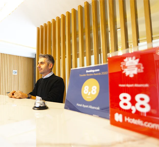 Riva Hotel Alsancak lobi ve giriş alanı